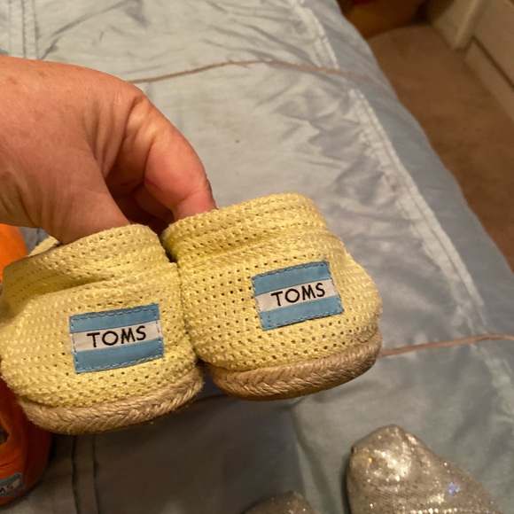 toms flat shoes in different colors size 8.5 - Picture 4 of 5